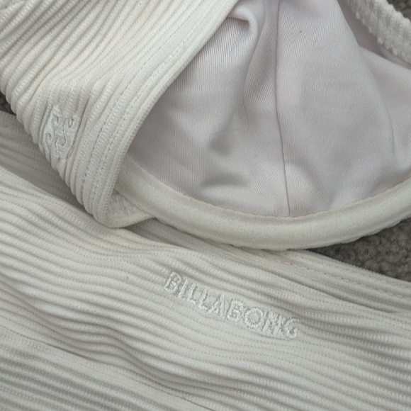 High Waisted Billabong bikini set - Picture 2 of 2